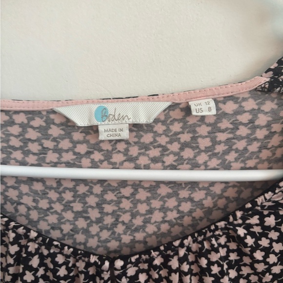 Boden Vicki Smocked Long Sleeve Blouse Milkshake Petals 8 Lightweight Workwear - Picture 4 of 7